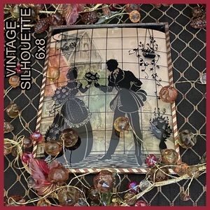 VINTAGE SILHOUETTE REVERSE PAINTING ON CONVEX GLASS OF ROMANTIC COUPLE